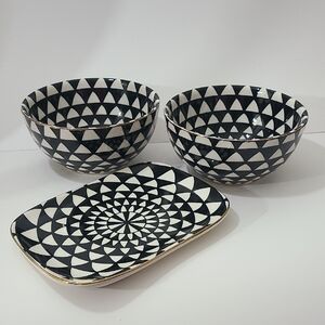 Thyme & Table Medallion set of 2 bowls and appetizer plate.